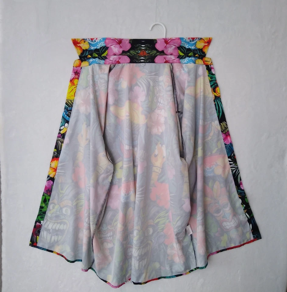 Camisa Hawaiana Rostros Máscaras Flores Tropicales Para Hombre XL Antorchas Coloridas Divertidas... Foto 3 de 4