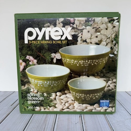 Vintage Pyrex 3 Piece Mixing Bowl Set / 300-1 / Spring Blossom Green Unused NIB