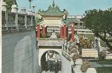 *Signapore Postcard-"Entrance to The Tiger Balm Garden" {US2-12}