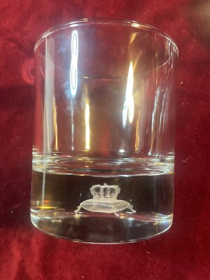 3-VINTAGE THE CROWN ROYAL SIGNATURE GLASS. 3-D HOLOGRAM. CROWN&PILLOW.MINT
