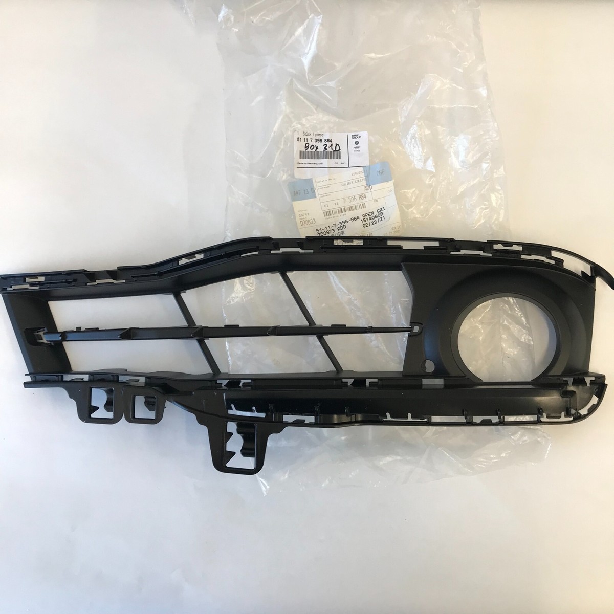 2014 2015 BMW 3 F30 Front Right Fog Lamp Bezel Bracket 51117396884  