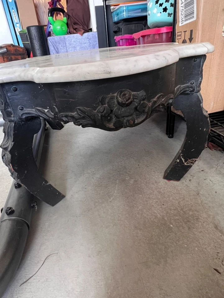 Mesa estilo tortuga vintage con tapa de mármol Foto 3 de 4