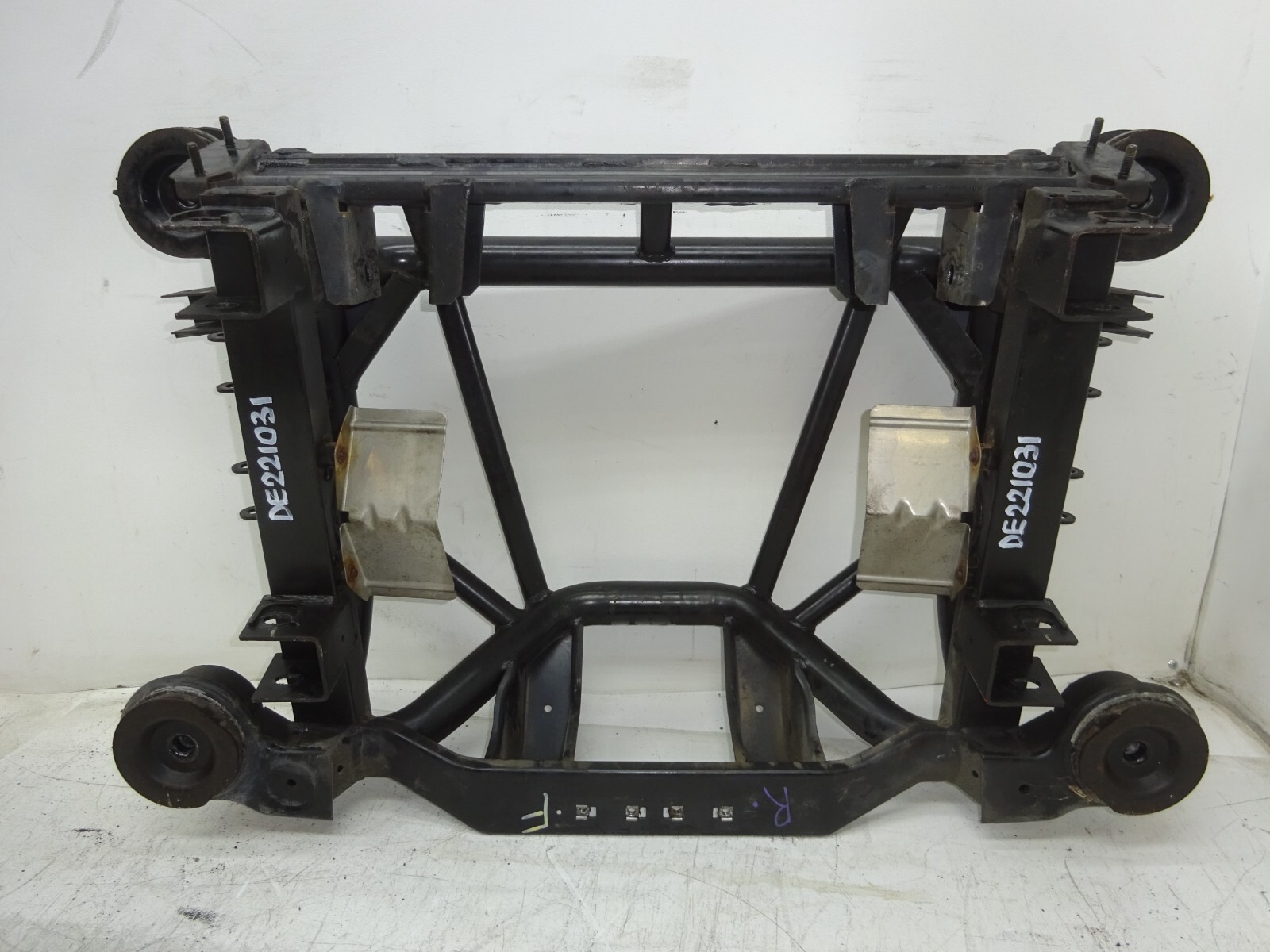 04-07 Maserati Quattroporte Rear Suspension Subframe Crossmember OEM DE221031