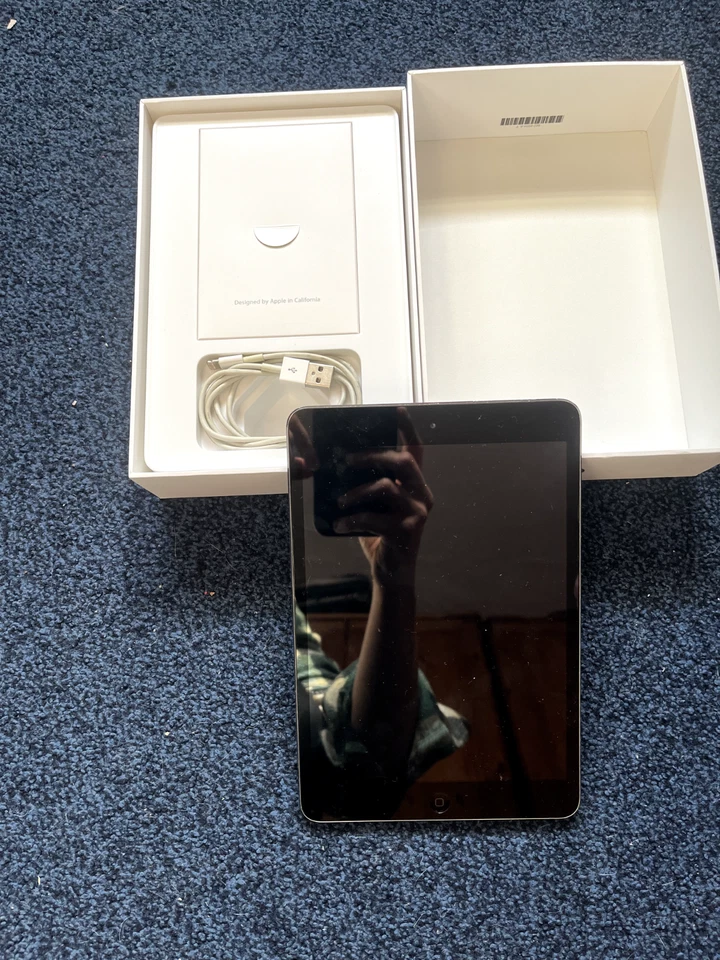 iPad Mini, Wi-Fi, 16GB, Space Grey, Used but in Great Working Condition - Image 4 of 4