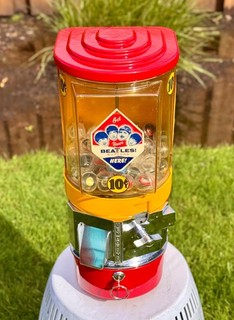 63 Beatles Capsule Toys Victor Vendorama 10 Cent Gumball Vending Machine