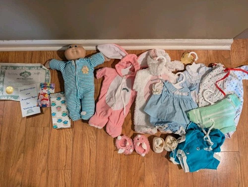 VINTAGE CABBAGE PATCH DOLL with original birth cert & adopt cert,outfits,shoes