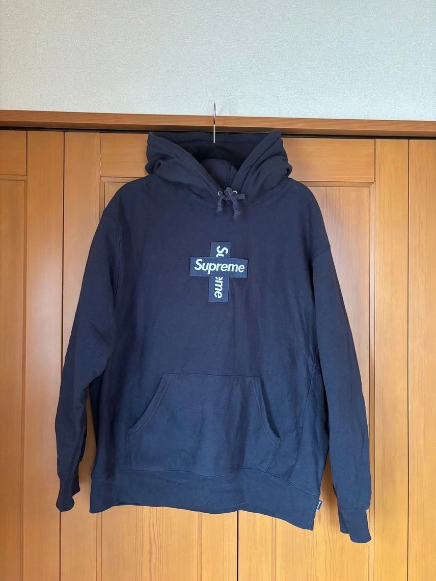 Sweat à capuche bleu marine logo Supreme Cross Box