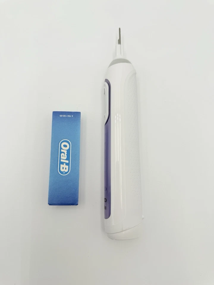 Cepillo de dientes recargable Oral-B Genius X Limited, púrpura Foto 3 de 4