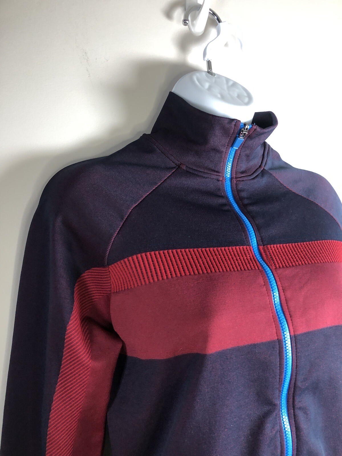 Fabletics Jacket Womens Large Red Blue Cropped Fu… - image 3