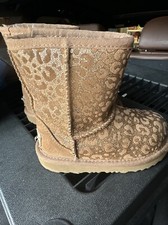 UGG Chestnut Classic II Girls Boot Winter Leopard Tan Shearling Sz 8 Kids Youth
