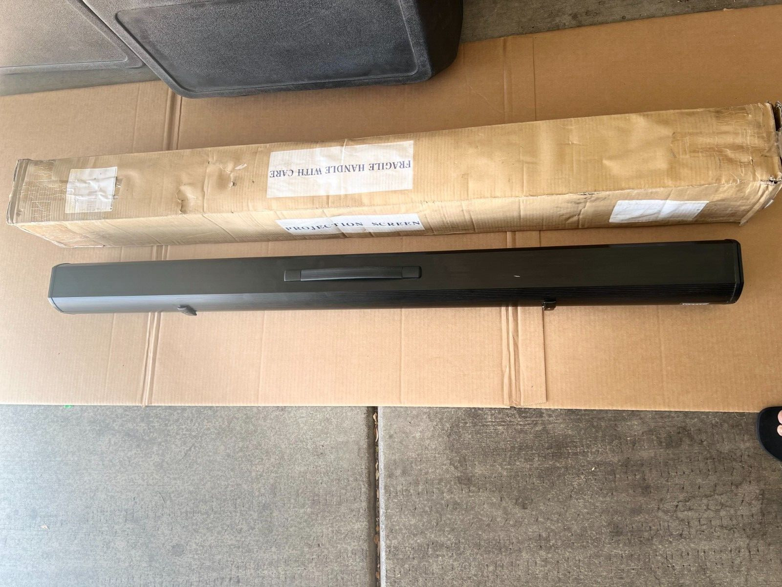 Da-Lite 83315 60 Inch Diagonal Deluxe Insta-Theater Screen [ 36" x 48" x 60" ]