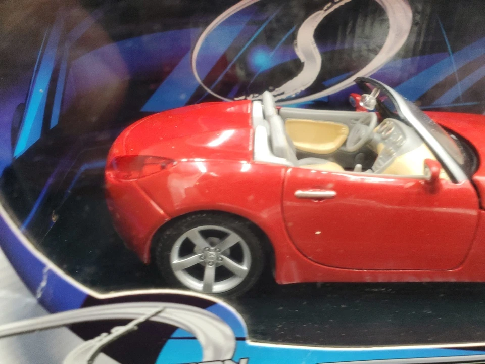 🚦🔥Maisto 1:24 2006 Pontiac Solstice Convertible Red Die cast Special Edition🚦 - Image 3 of 4