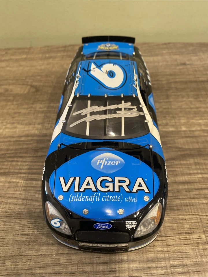 ПОДПИСАННЫЙ 1:24 Марк Мартин #6 синий VIAGRA 2005 с автографом команды NASCAR калибр 1:24 - Изображение 2 из 4