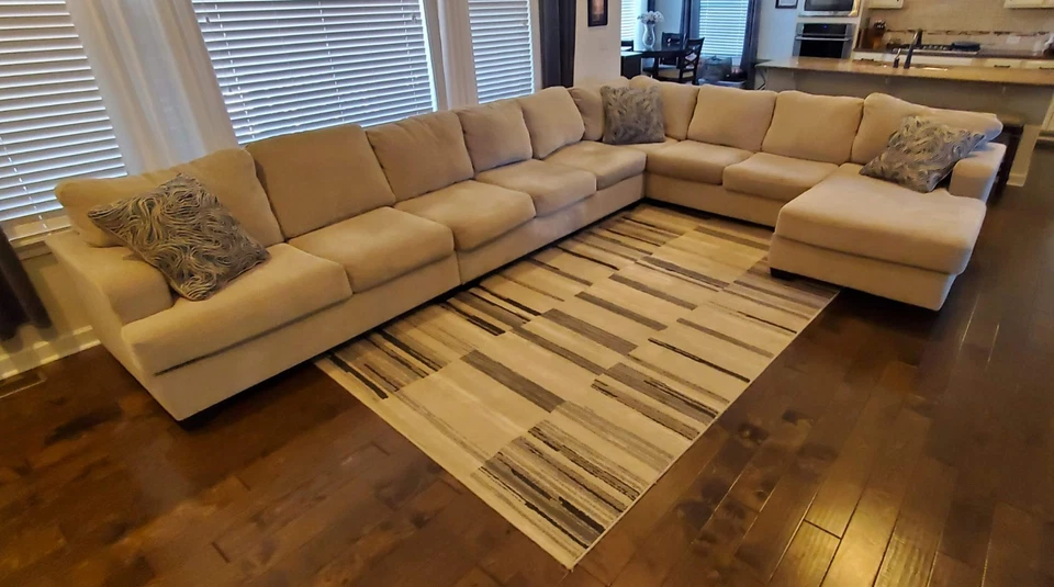 Ashley 家具白色 5 件套/状况良好 — 第 4/4 张图片