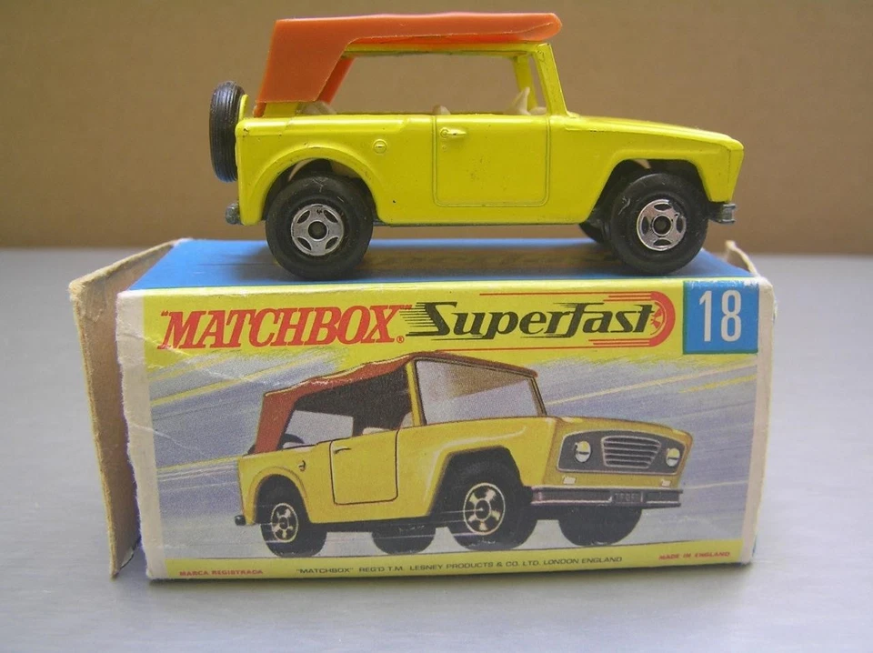 Matchbox Superfast MB18 Field Car Near Mint with Clean but damaged Box - Image 4 of 4