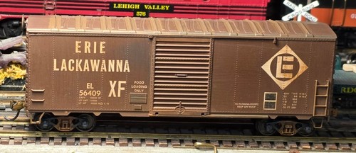 Roundhouse 40' AAR Boxcar Erie Lackawanna #56409 Pro desgastado | Zustand: Used