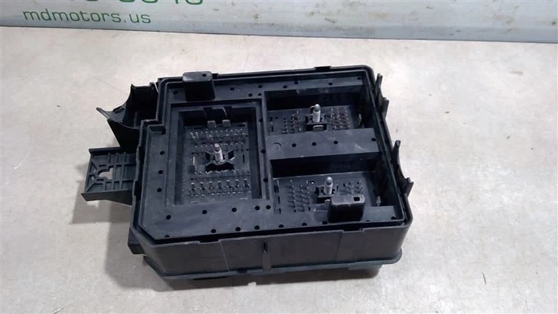 2013-2019 BUICK ENCORE BLOCK,ENGINE WIRING HARNESS JUNCTION 42624875 - Image 2 of 4