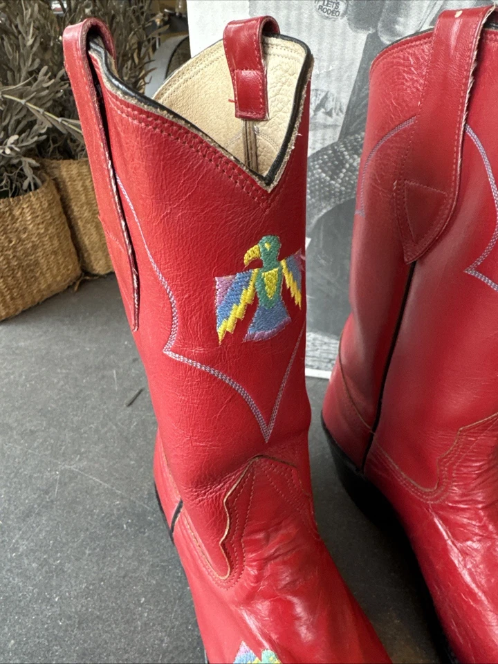 Botas de cowboy vermelhas vintage femininas tamanho 6 C estampa Thunderbird pontiagudas Nocona - Imagem 3 de 4