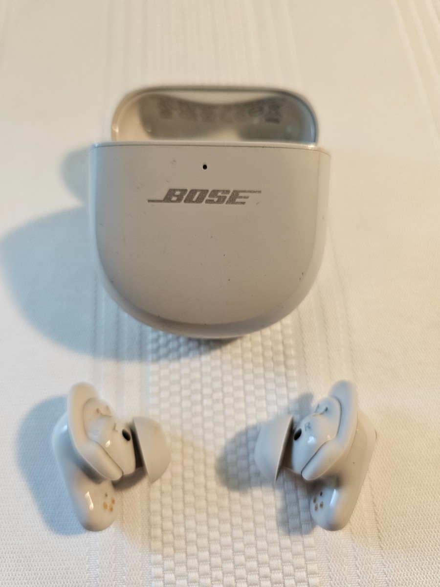 FOR PARTS BROKEN Bose 441408 QuietComfort Ultra Earbuds and case