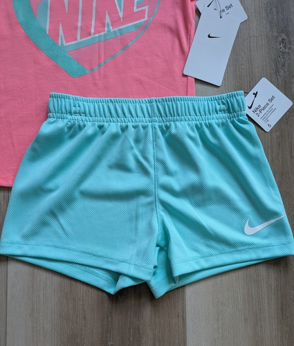 Nike Girls T-Shirt & Shorts Set Size 5 NWT Tropical Glitter Heart Logo 2PC Outfi - Picture 3 of 4