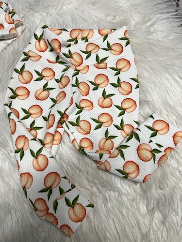 Peaches Baby Leggings and Bow on nylon set, 9-12 Months - Picture 3 of 3