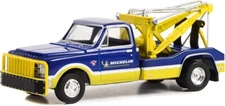 1967 Chevrolet C-30 Dually Wrecker in 1:64 scale by Greenlight by Greenlight