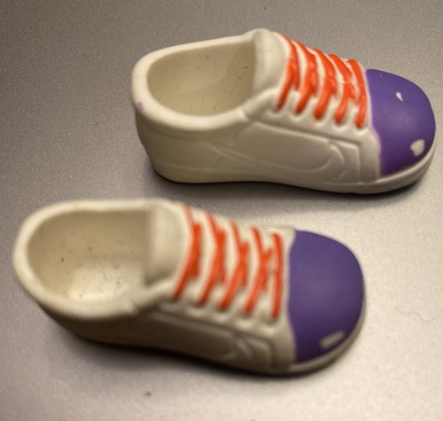 Tamaño de la Muñeca Vintage Zapatos TENIS NIKE SWOOSH Blanco Violeta Para Barbie  Barbie Monste | eBay