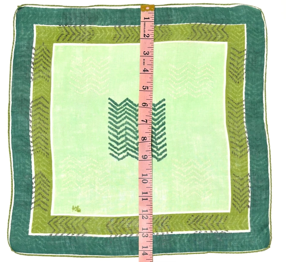 Pañuelo Hankie firmado por Kati Cat de colección tonos verdes geométricos 14" Foto 3 de 4
