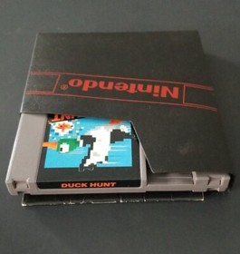 DUCK HUNT NINTENDO NES GAME WITH MANUAL / SLEEVE / TESTED