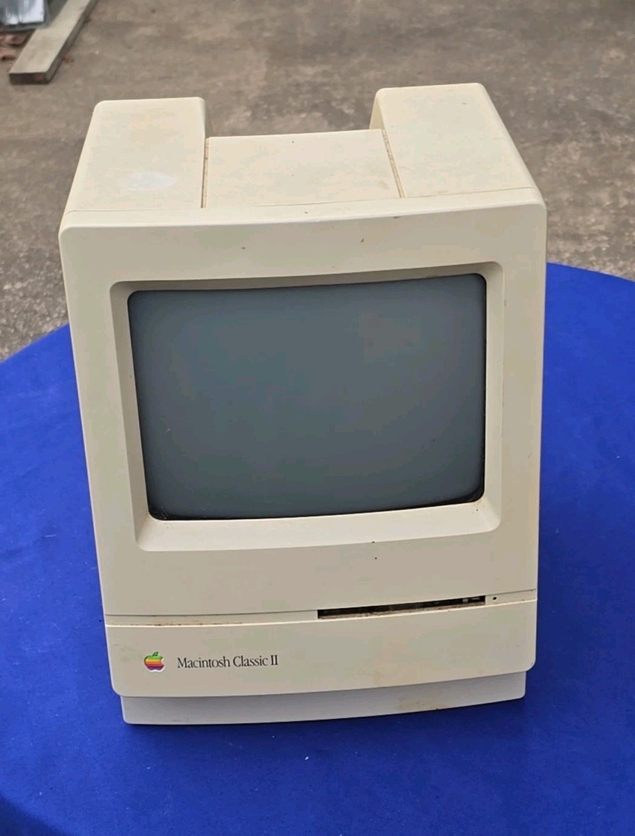 Vintage Macintosh Classic II Apple Computer M4150 For Parts