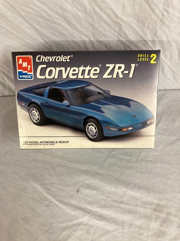 AMT Ertl 8609 1993 Chevrolet Corvette ZR-1 Plastic Model Kit 1:25