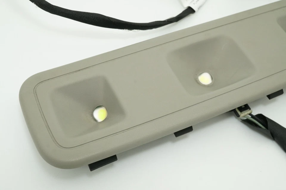 🔅2015-2020 CHEVROLET Suburban oem Dome Lamp Assembly & Wiring Harness - Image 3 of 4