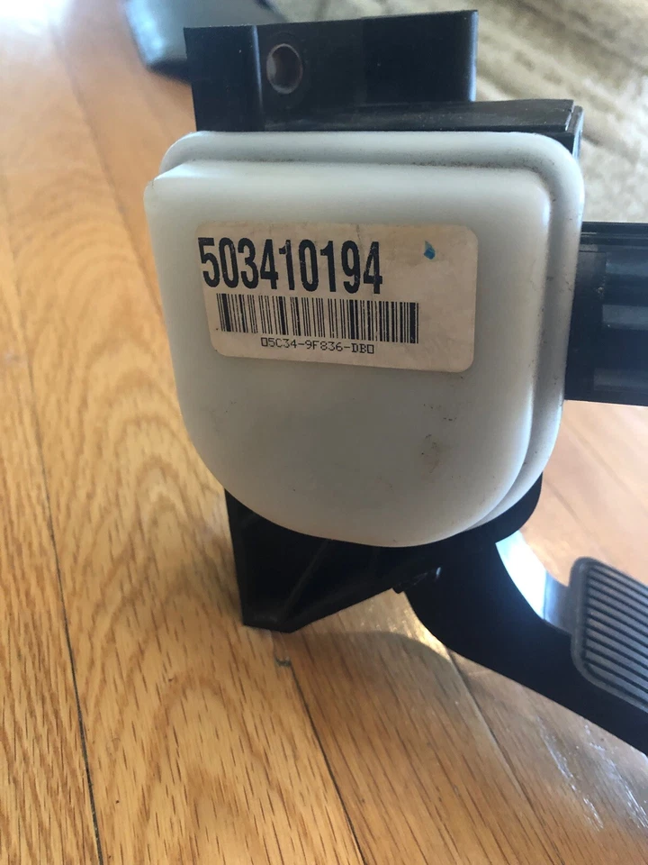 2005 Ford F-350 Gas Petal - Image 4 of 4