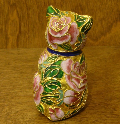 Victorian Treasures #A205-3 CAT SITTING, green/pink, NEW from Retail Shop - Picture 2 of 2