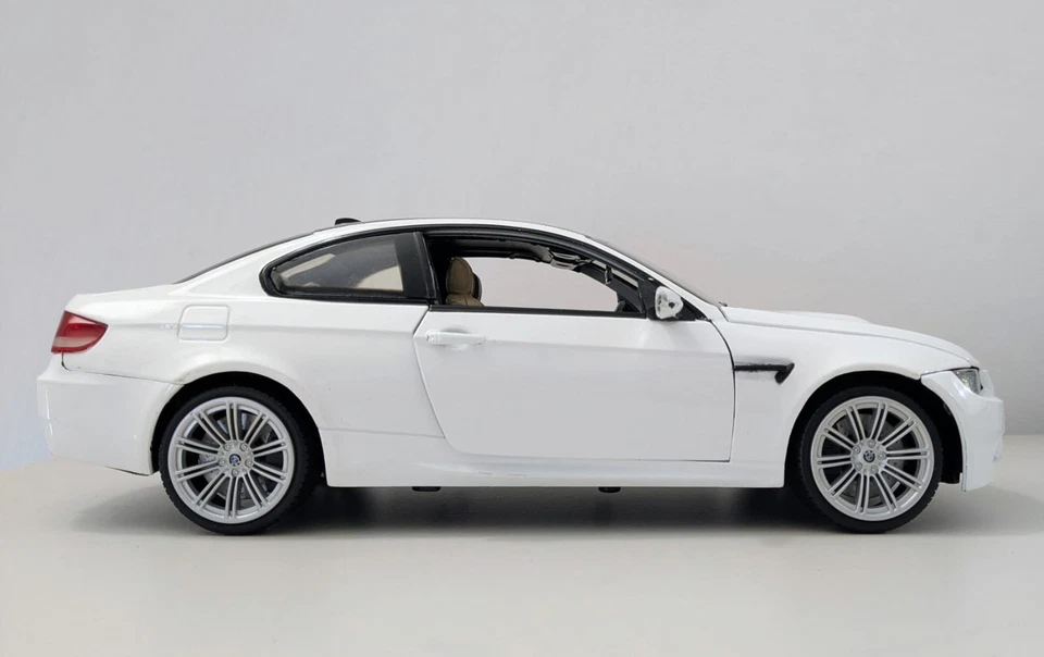 Motormax 1:18 Bmw M3 E92 Alpine White - Immagine 4 di 4