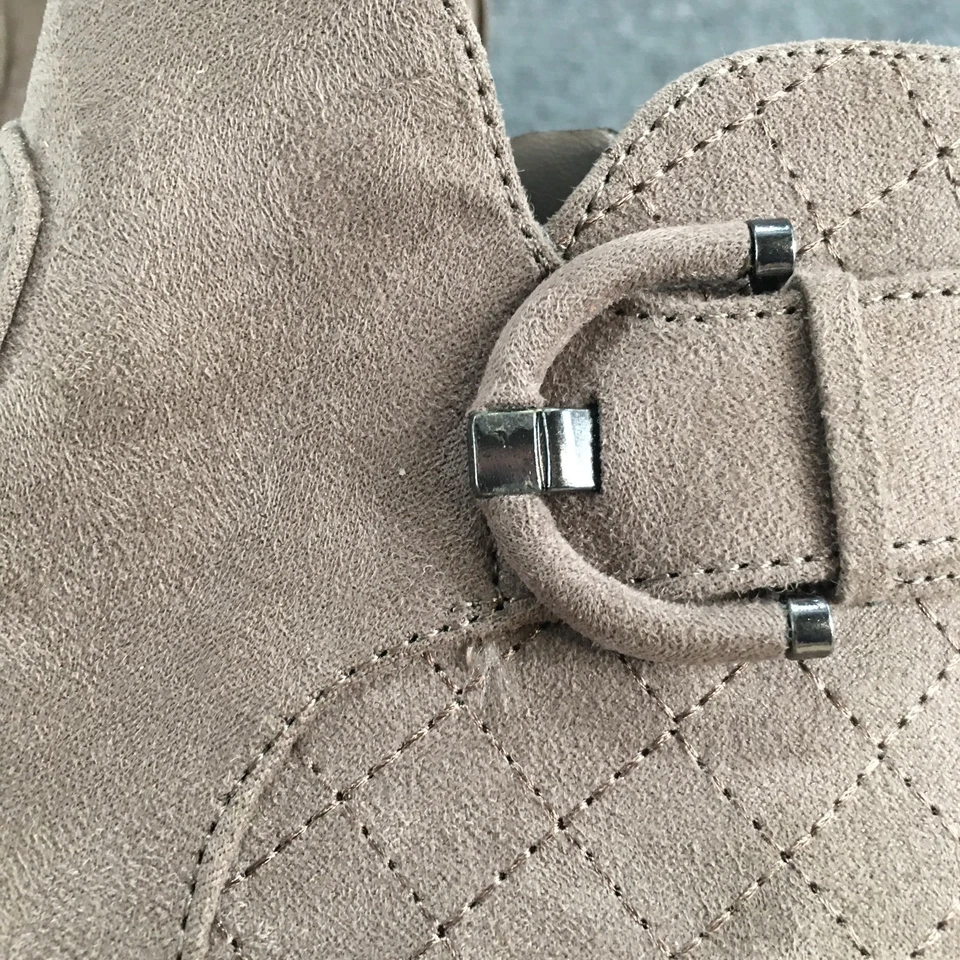 Botas Unisa Para Mujer 8M Taupe Miola Botín al Tobillo Cremallera Lateral Puntera Almendra Gamuza Informal Foto 4 de 4