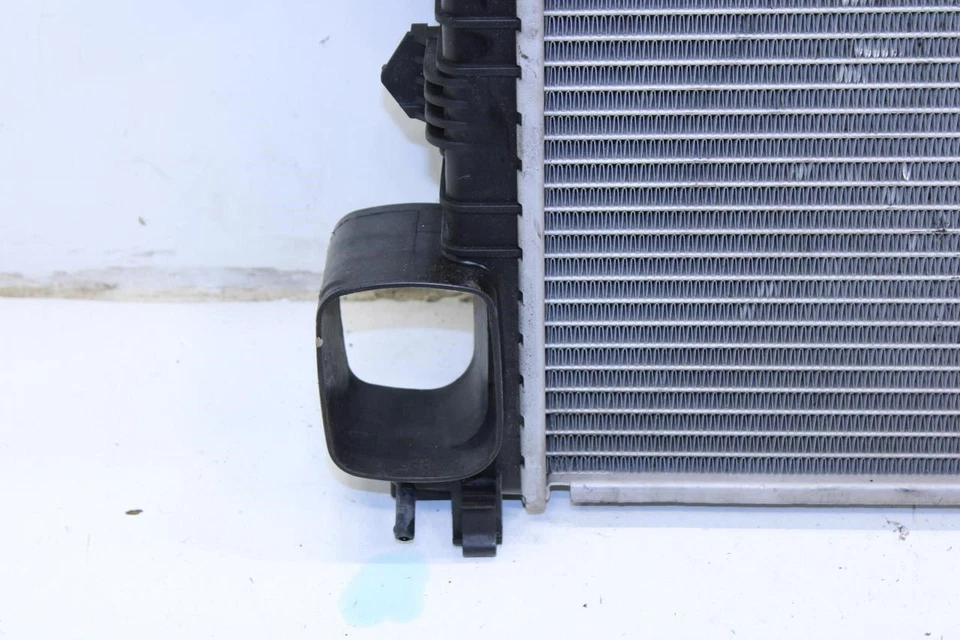 2010-2013 Mercedes-Benz S550 Engine Cooling Radiator 221-500-32-03 OEM *ReaD* - Image 3 of 4