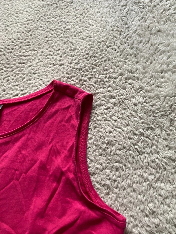 Camiseta sin mangas Karen Scott para mujer con cuello de barco roja-rosa Petites PL Foto 3 de 4