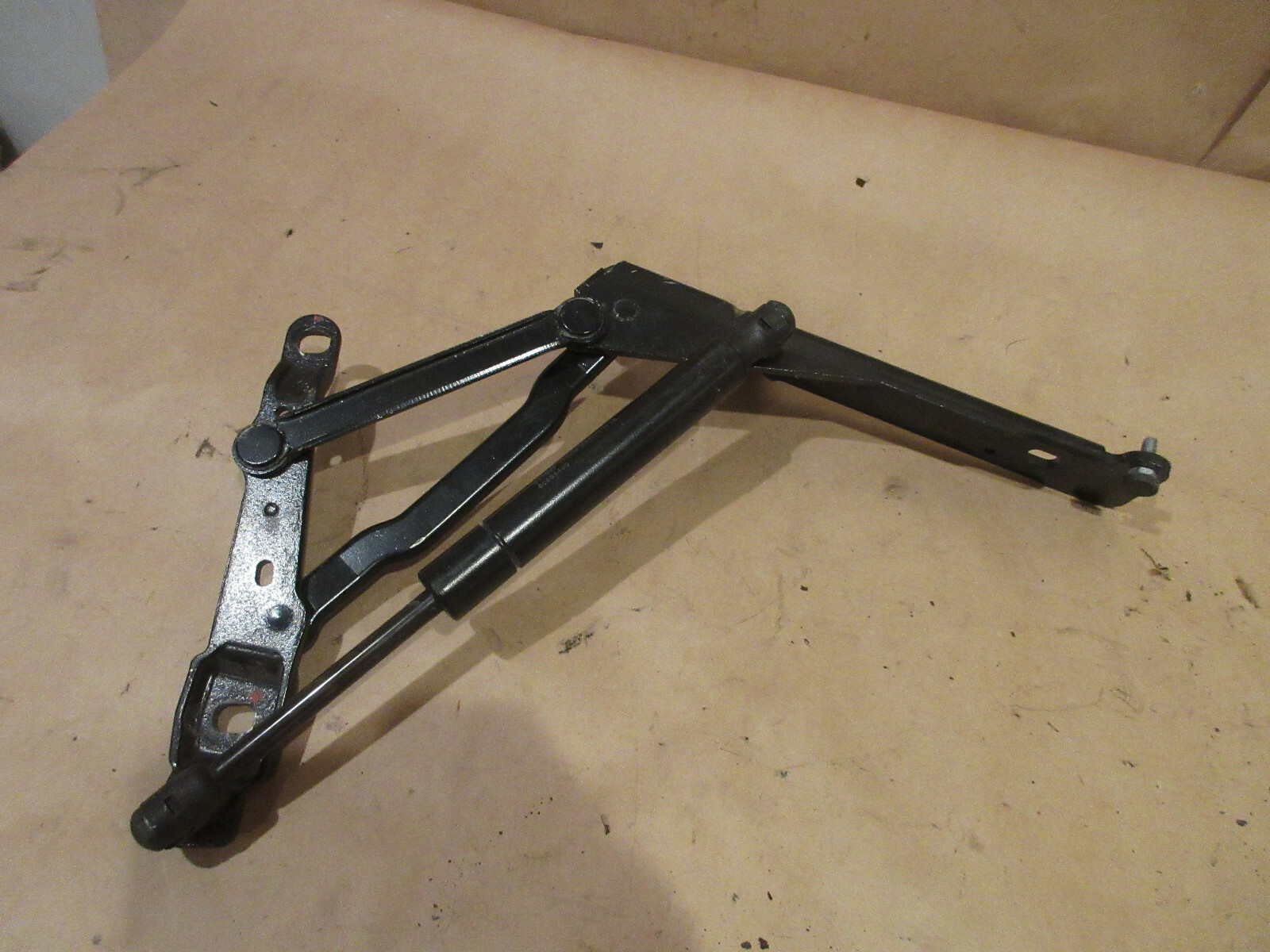 Ferrari California - LH Trunk Lid Hinge Assy - PN 70001686