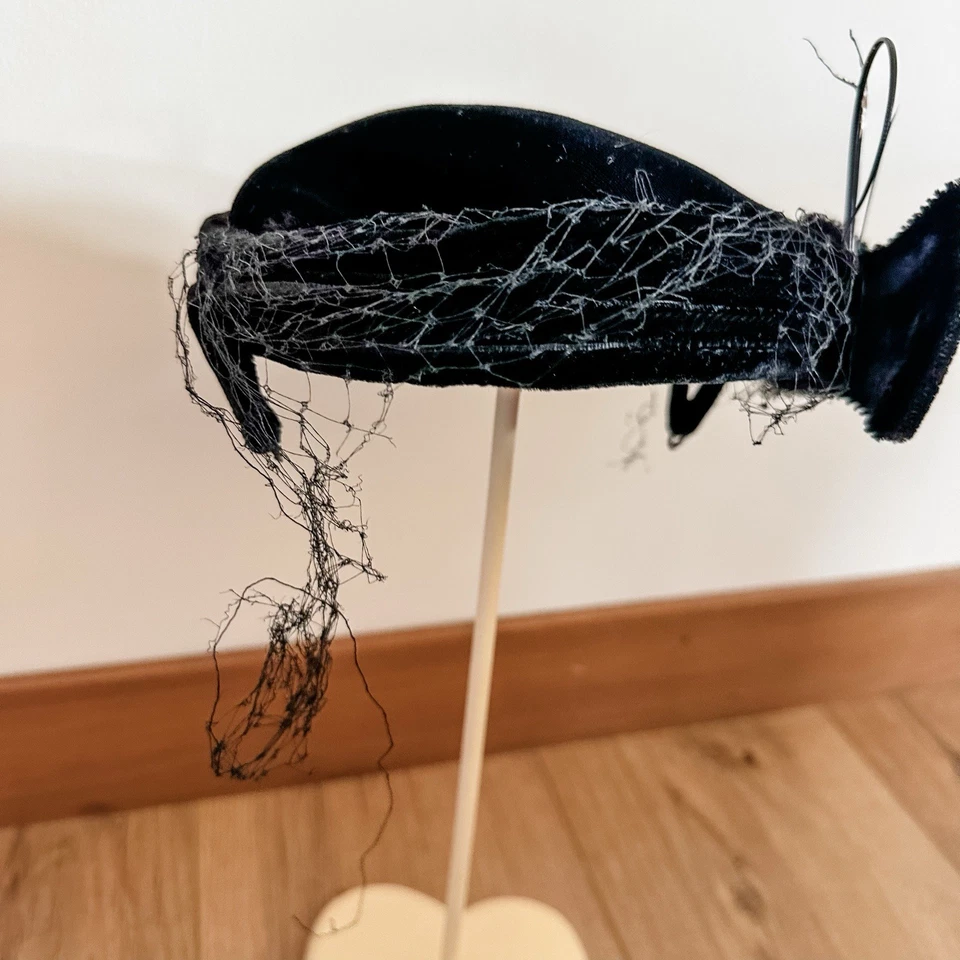 VTG 50’s Women’s Black Fascinator Hat Velvet Veil Funeral (missing Feather) - Image 4 of 4
