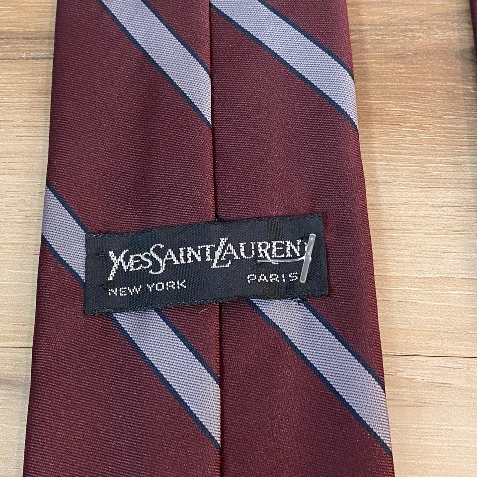 Corbata a rayas vintage Yves Saint Laurent YSL mezcla de seda borgoña para hombre Foto 2 de 4