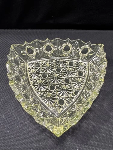 Vintage Uranium Yellow Green Vaseline Daisy/ Triangle Dish