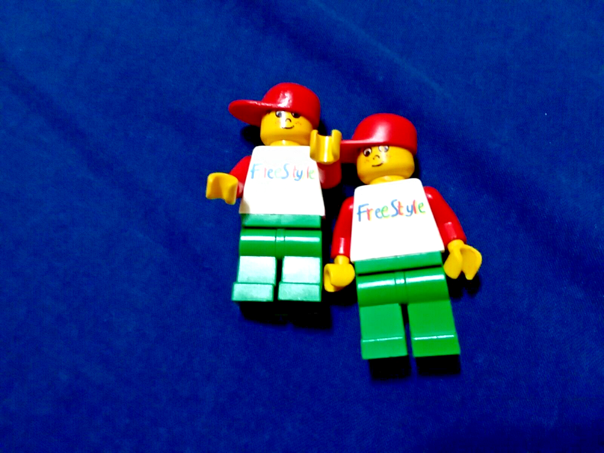 LOT OF 2 Lego #2186 MiniFigure FREESTYLE Timmy 1997 Red HAT Green