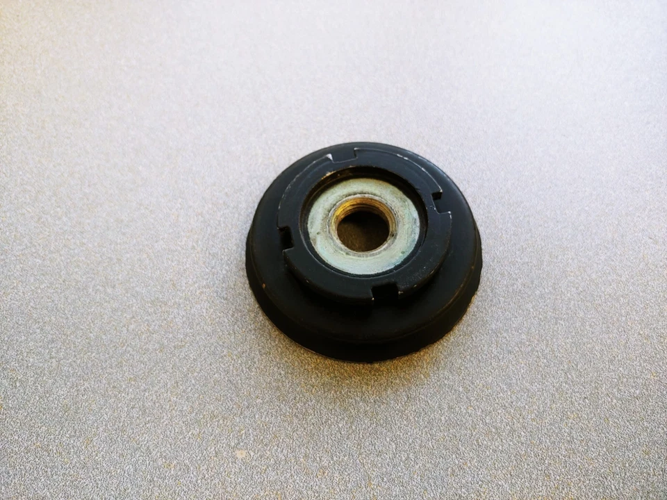 BONITO USADO ORIGINAL PORSCHE 911 BARRA DE DIRECCIÓN MONTAJE MALETERO TUERCA ARANDELA 1977-89 Foto 2 de 4