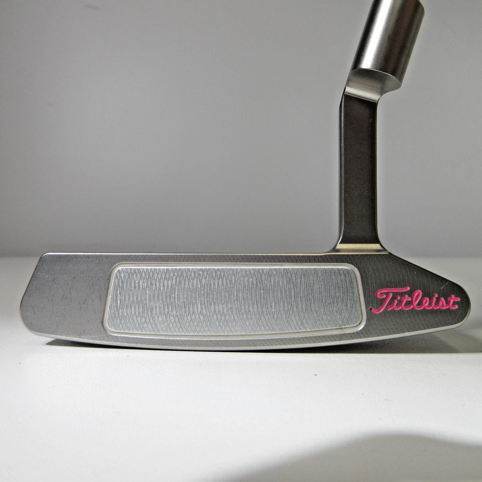 Scotty Cameron Detour Newport 2 Putter RH with Headcover 33" Custom pink finish - Image 3 of 4