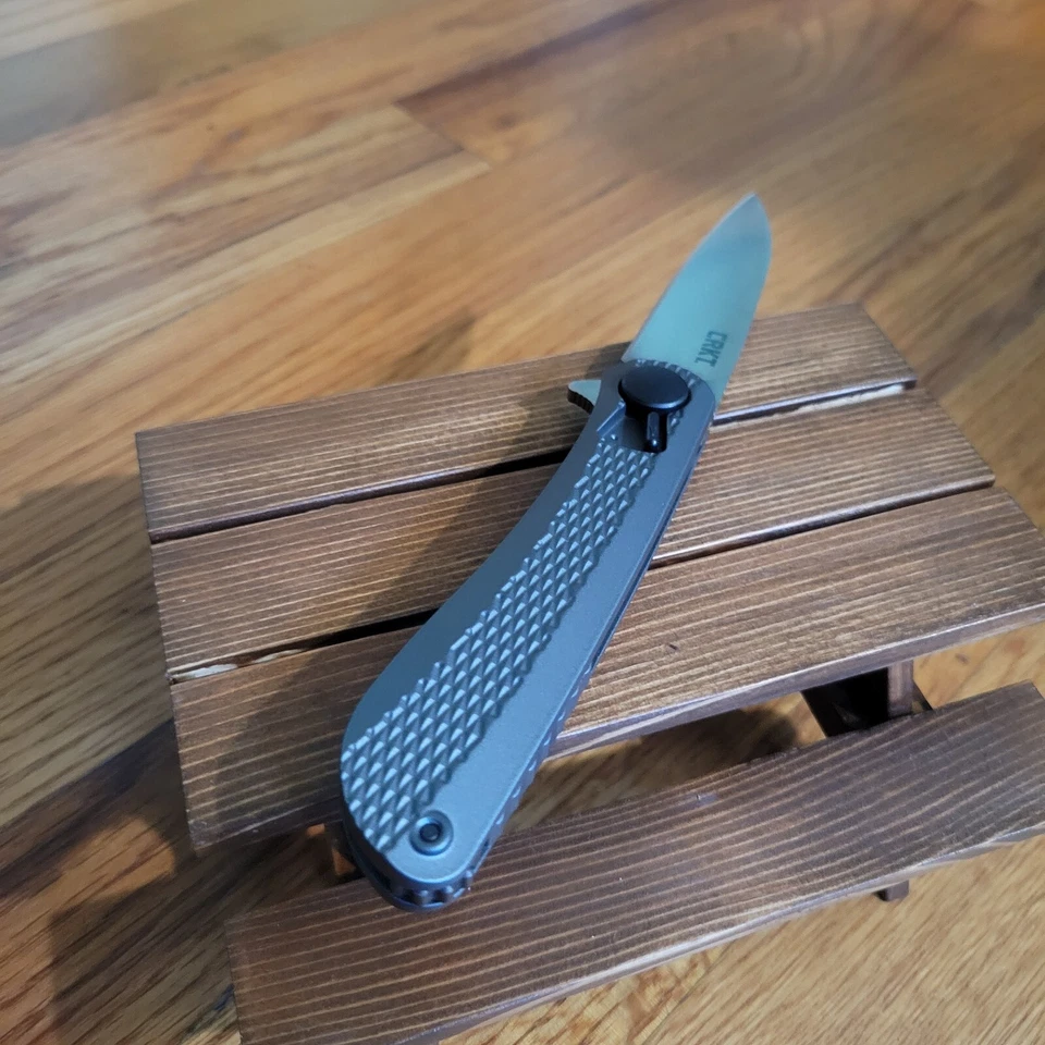 CRKT Slacker 洋葱拖鞋刀 3.324 英寸缎面滴点刀片,灰色铝 — 第 2/4 张图片