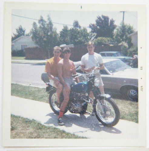Vintage Lot of Six Lifestyle Photos Photographs Glossy Square Homecoming BB255 - Picture 4 of 7