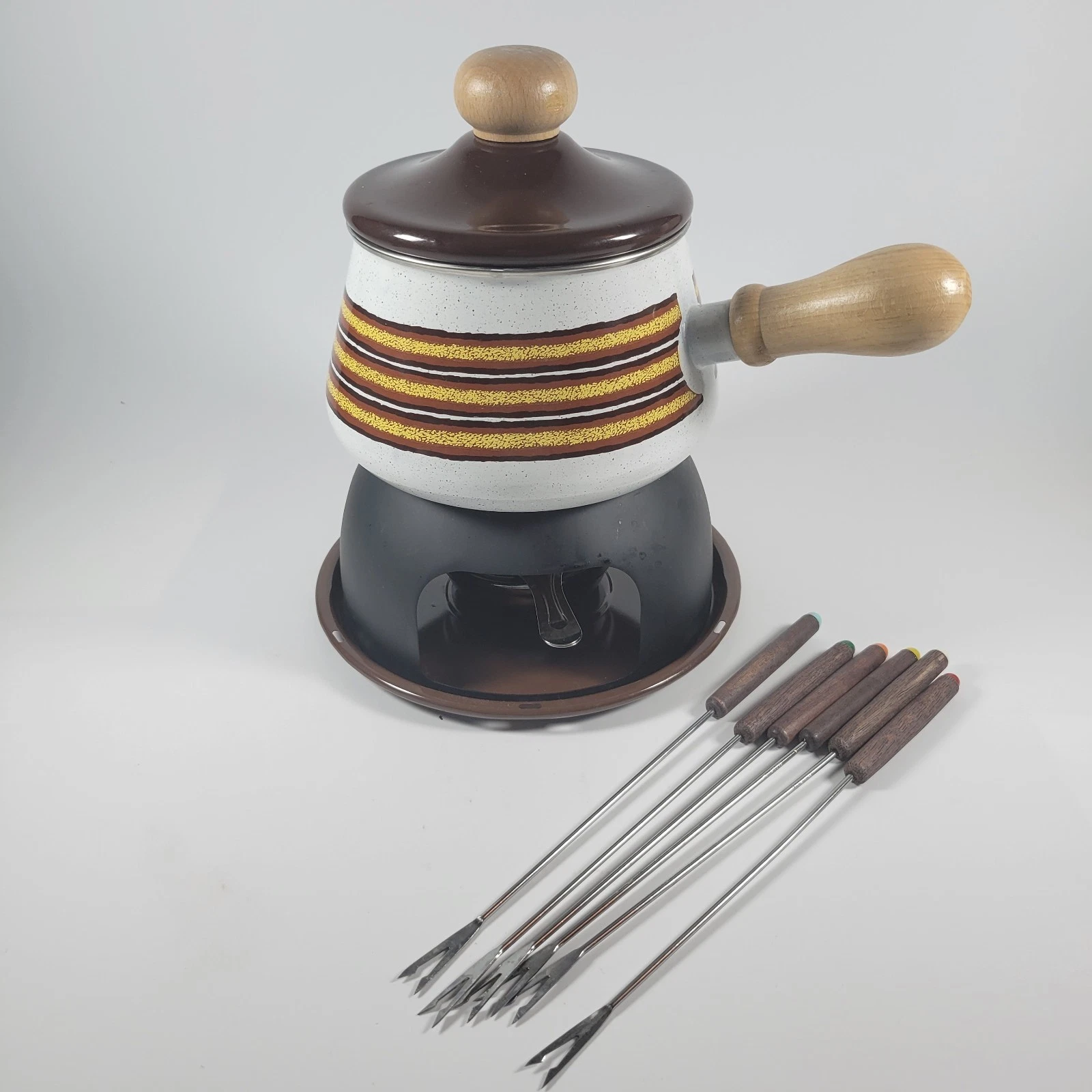 VTG 2.5 Quart Fondue Set Enamel on Steel 1970s 6 Forks Retro Japan Brown Stripes
Opens in a new wind