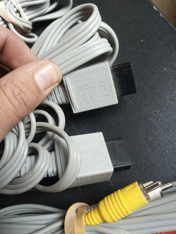 One Used Set Nintendo Wii - AV Cable RVL-009 & Gray Or Black RVL-014 Sensor Bar - Image 4 of 4