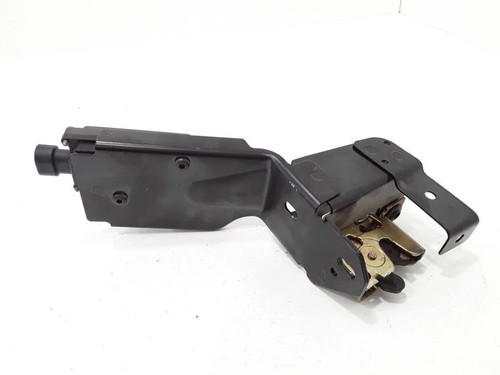 Tailgate window lock